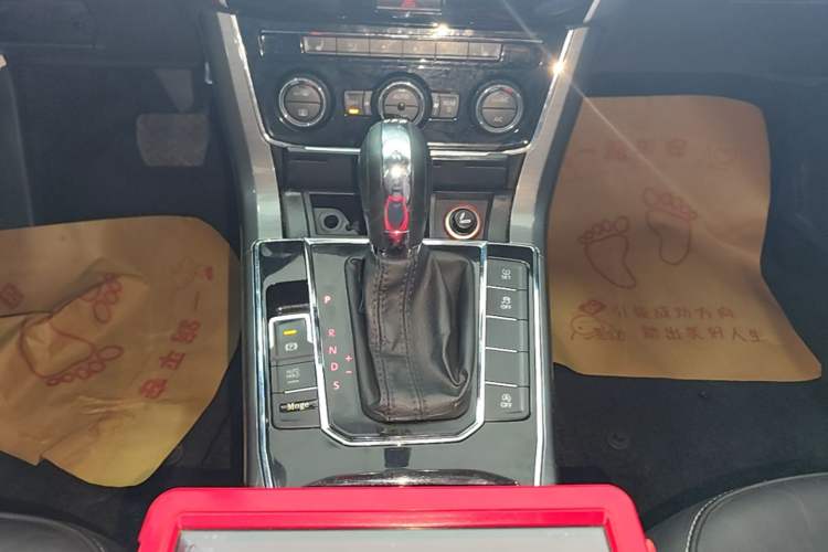 Used Volkswagen Passat 2016 330TSI DSG Luxury Edition Gear Lever