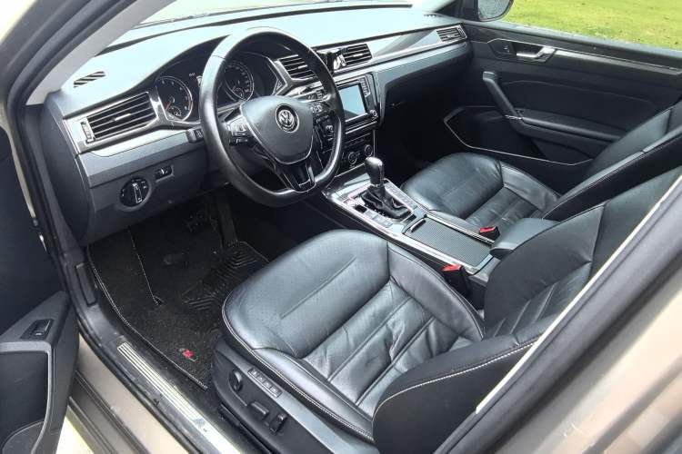 Used Volkswagen Passat 2016 330TSI DSG Prestige Edition Interior 2