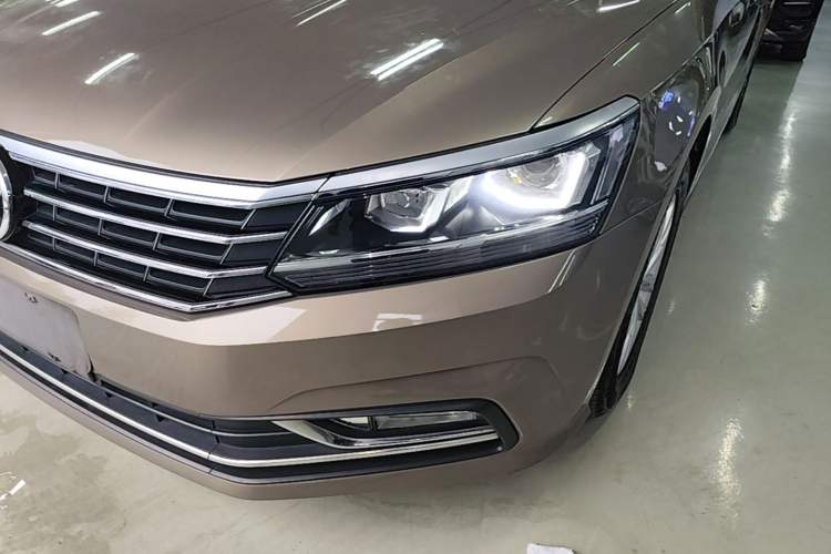 Used Volkswagen Passat 2016 330TSI DSG Luxury Edition Left Front Headlight