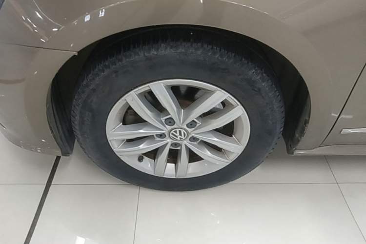 Used Volkswagen Passat 2016 280TSI DSG Prestige Edition Left Front Wheel Hub