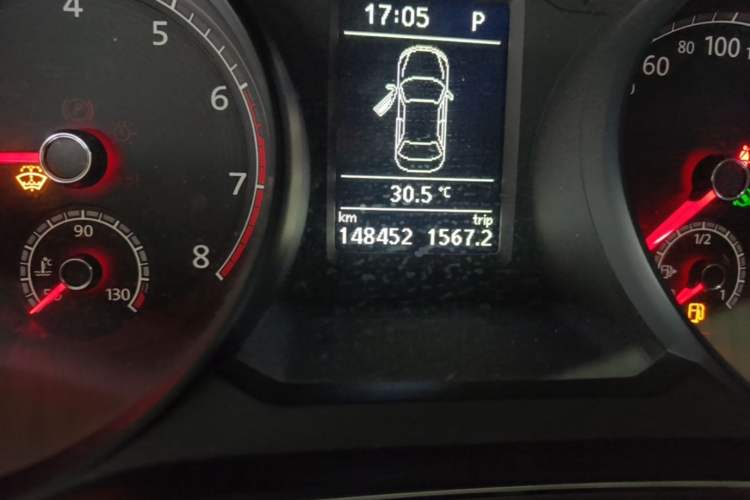 Used Volkswagen Passat 2016 330TSI DSG Luxury Edition Odometer Close Up