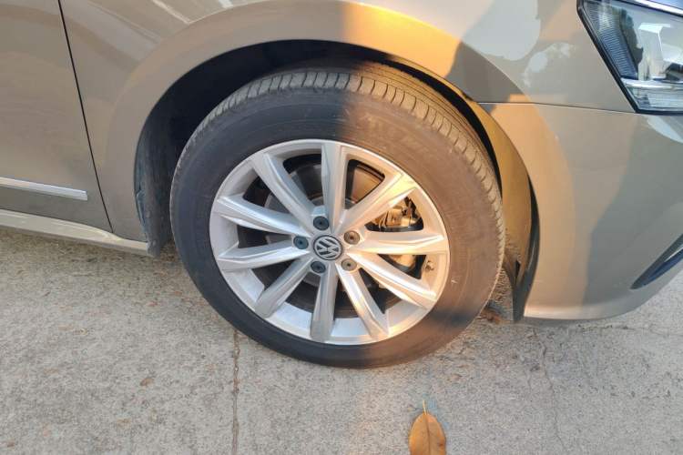 Used Volkswagen Passat 2016 380TSI DSG Prestige Edition Right Front Wheel Hub