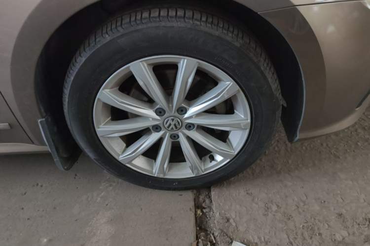 Used Volkswagen Passat 2016 330TSI DSG Luxury Edition Right Front Wheel Hub
