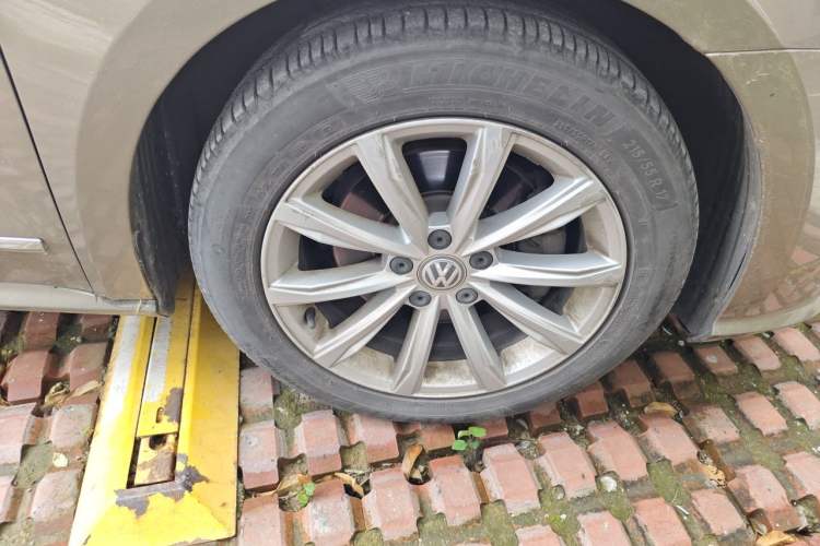 Used Volkswagen Passat 2016 330TSI DSG Prestige Edition Right Front Wheel Hub