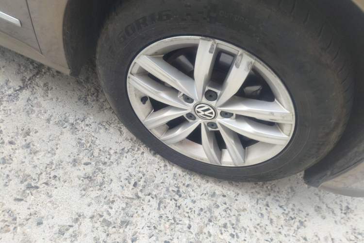 Used Volkswagen Passat 2016 330TSI DSG Luxury Edition Right Front Wheel Hub