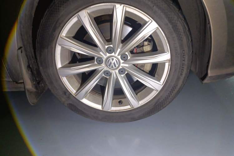 Used Volkswagen Passat 2016 330TSI DSG Prestige Edition Right Front Wheel Hub