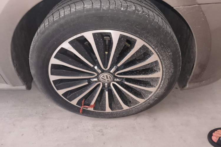 Used Volkswagen Passat 2016 330TSI DSG Prestige Edition Right Front Wheel Hub