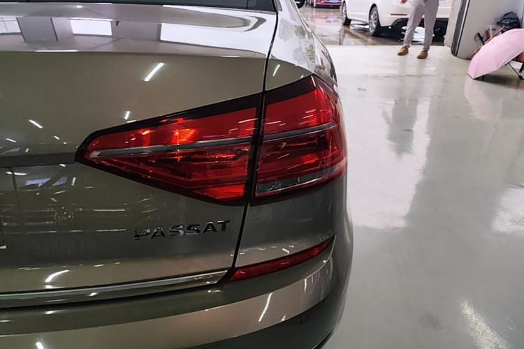 Used Volkswagen Passat 2016 330TSI DSG Luxury Edition Right Rear Taillight