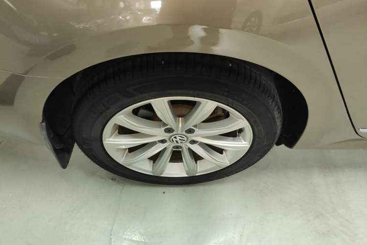 Used Volkswagen Passat 2016 280TSI DSG Prestige Edition Right Rear Wheel Hub