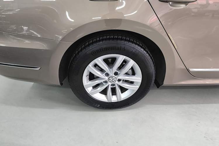 Used Volkswagen Passat 2016 330TSI DSG Luxury Edition Right Rear Wheel Hub