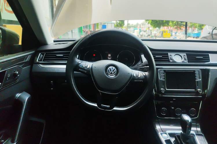 Used Volkswagen Passat 2016 330TSI DSG Prestige Edition Steering Wheel