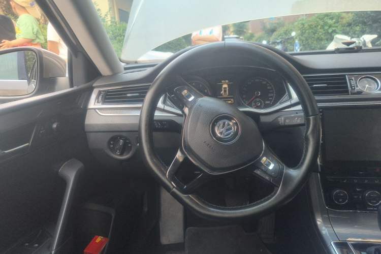 Used Volkswagen Passat 2016 330TSI DSG Luxury Edition Steering Wheel