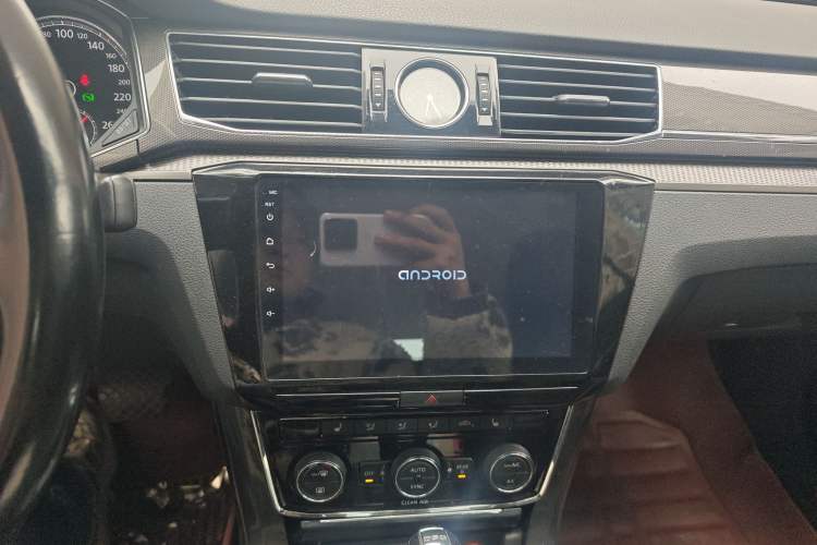 Used Volkswagen Passat 2016 330TSI DSG Prestige Edition Audio And AC Panel