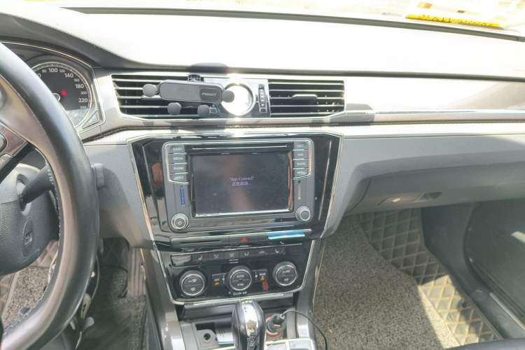 Used Volkswagen Passat 2016 330TSI DSG Prestige Edition Audio And AC Panel