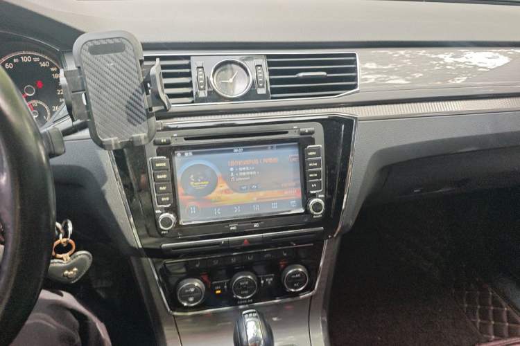 Used Volkswagen Passat 2016 280TSI DSG Prestige Edition Audio And AC Panel