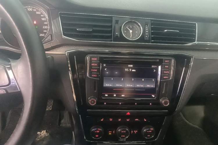 Used Volkswagen Passat 2016 330TSI DSG Prestige Edition Audio And AC Panel