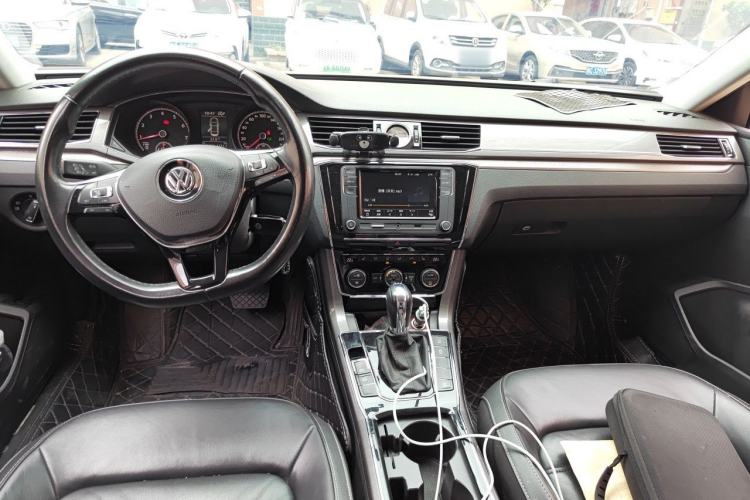 Used Volkswagen Passat 2016 330TSI DSG Luxury Edition Center Console