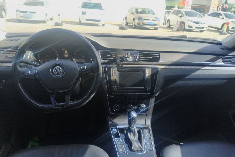 Used Volkswagen Passat 2016 330TSI DSG Prestige Edition Center Console