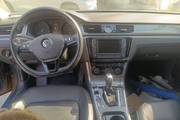 Used Volkswagen Passat 2016 330TSI DSG Luxury Edition Center Console
