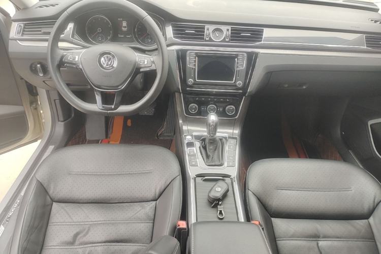 Used Volkswagen Passat 2016 330TSI DSG Prestige Edition Center Console
