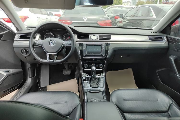 Used Volkswagen Passat 2016 330TSI DSG Prestige Edition Center Console