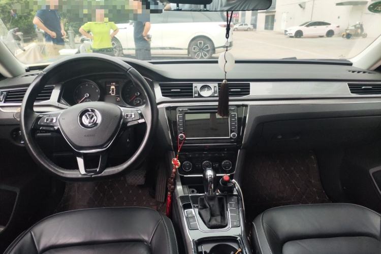 Used Volkswagen Passat 2016 330TSI DSG Luxury Edition Center Console