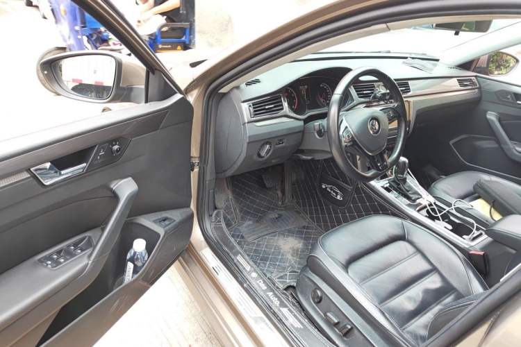 Used Volkswagen Passat 2016 330TSI DSG Luxury Edition Driver Seat