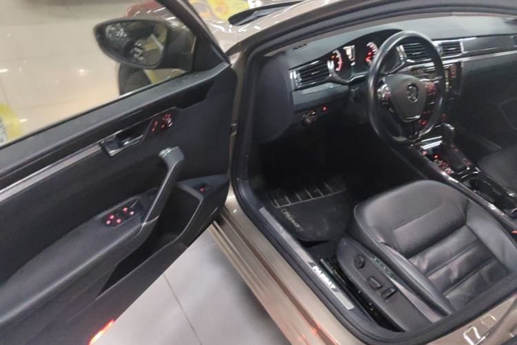 Used Volkswagen Passat 2016 330TSI DSG Prestige Edition Driver Seat