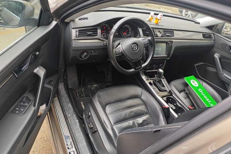 Used Volkswagen Passat 2016 330TSI DSG Luxury Edition Driver Seat