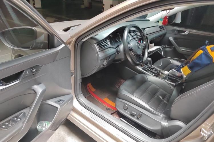 Used Volkswagen Passat 2016 330TSI DSG Luxury Edition Driver Seat