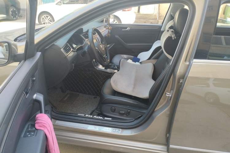 Used Volkswagen Passat 2016 330TSI DSG Luxury Edition Driver Seat