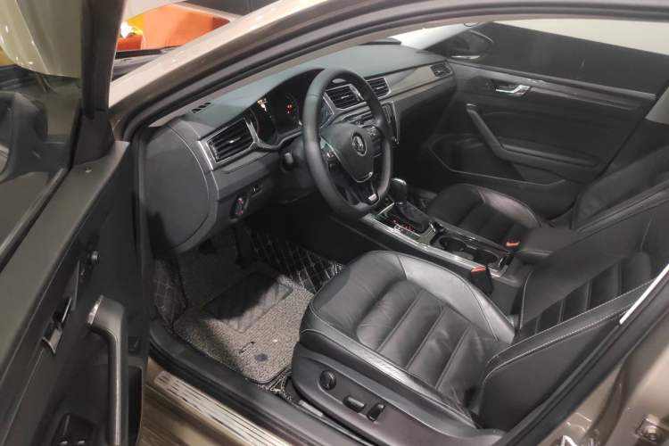 Used Volkswagen Passat 2016 330TSI DSG Luxury Edition Driver Seat