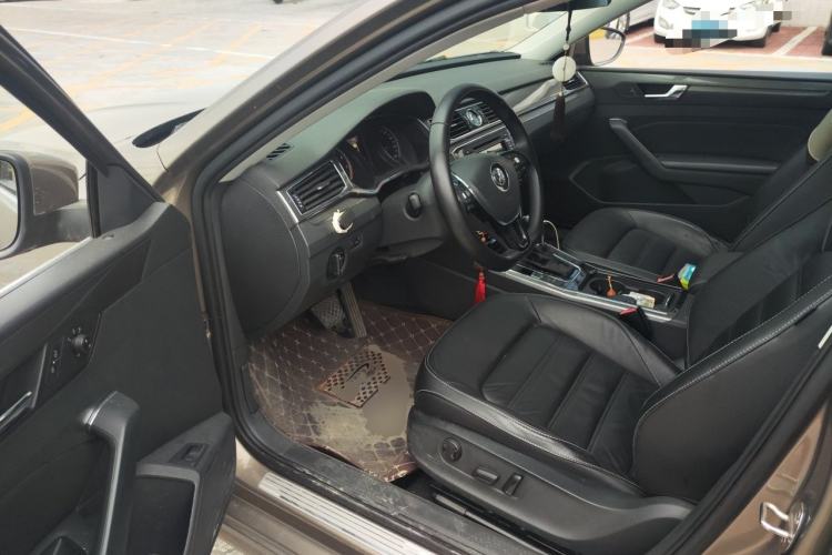 Used Volkswagen Passat 2016 330TSI DSG Luxury Edition Driver Seat