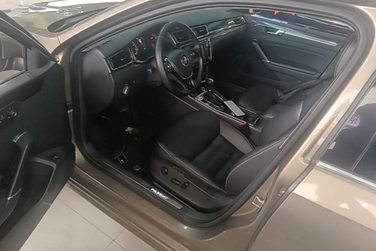 Used Volkswagen Passat 2016 330TSI DSG Prestige Edition Driver Seat