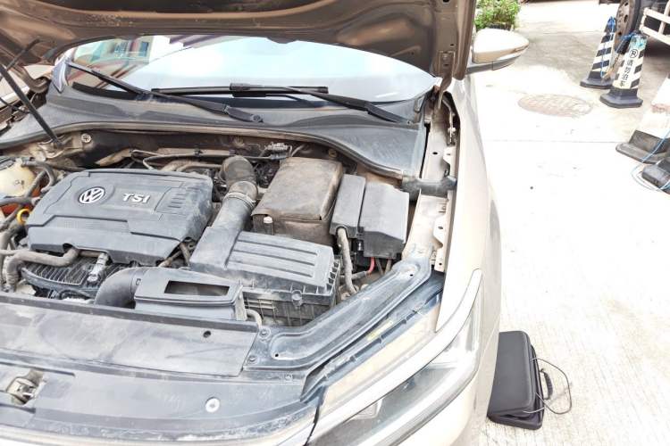 Used Volkswagen Passat 2016 330TSI DSG Luxury Edition Engine Bay Left