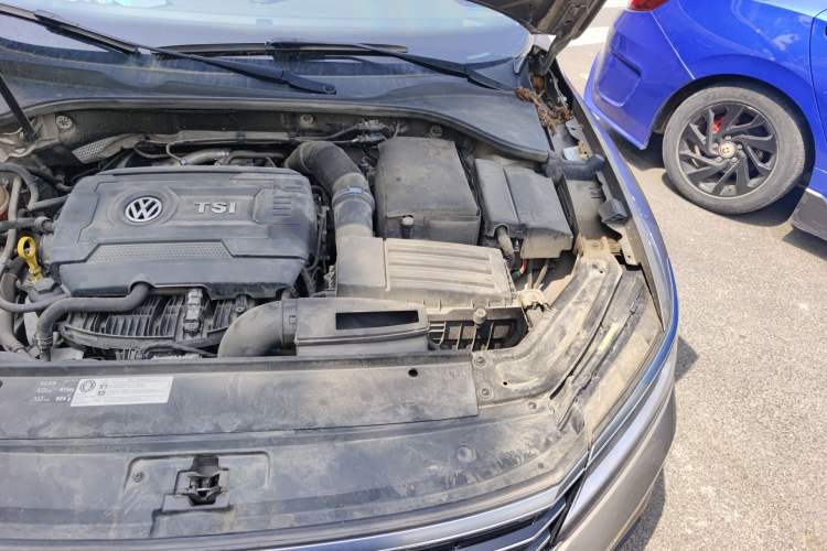 Used Volkswagen Passat 2016 330TSI DSG Luxury Edition Engine Bay Left
