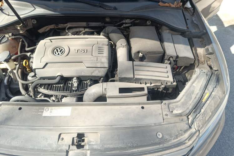 Used Volkswagen Passat 2016 330TSI DSG Luxury Edition Engine Bay Left