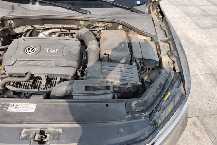 Used Volkswagen Passat 2016 330TSI DSG Luxury Edition Engine Bay Left