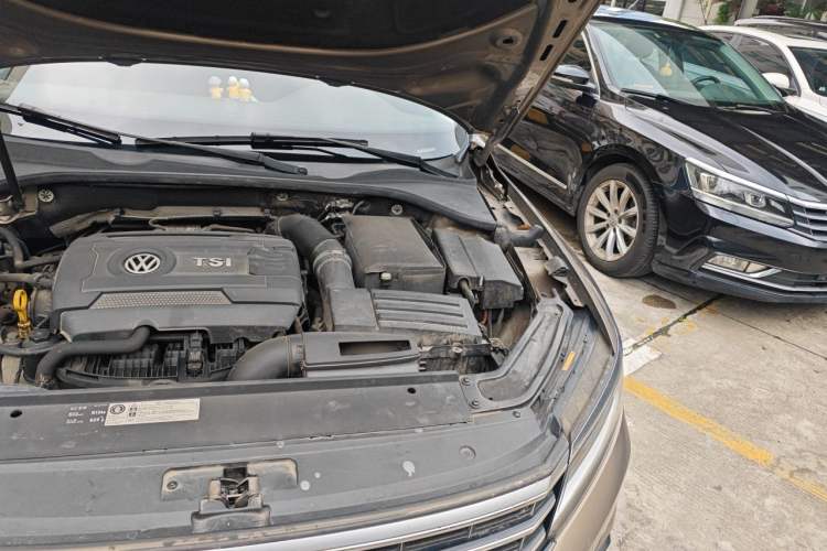 Used Volkswagen Passat 2016 330TSI DSG Luxury Edition Engine Bay Left