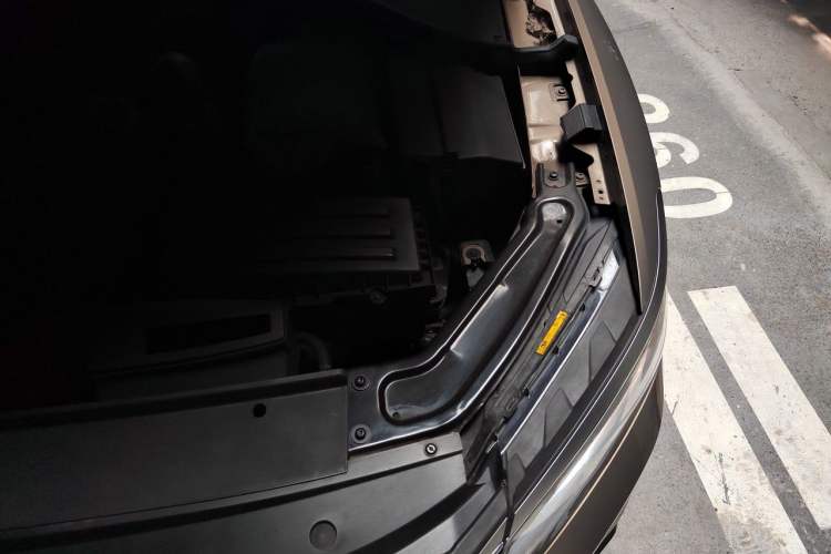 Used Volkswagen Passat 2016 330TSI DSG Luxury Edition Engine Bay Left