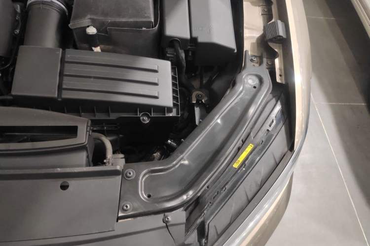 Used Volkswagen Passat 2016 330TSI DSG Luxury Edition Engine Bay Left