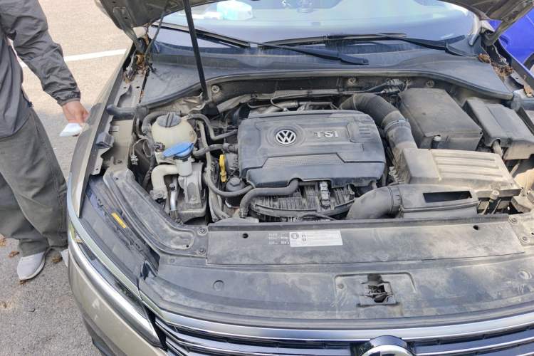 Used Volkswagen Passat 2016 330TSI DSG Luxury Edition Engine Bay Right