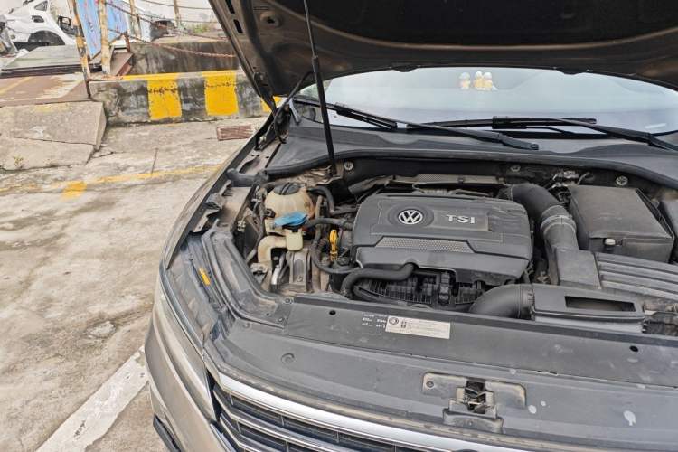 Used Volkswagen Passat 2016 330TSI DSG Luxury Edition Engine Bay Right