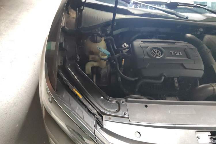 Used Volkswagen Passat 2016 330TSI DSG Luxury Edition Engine Bay Right