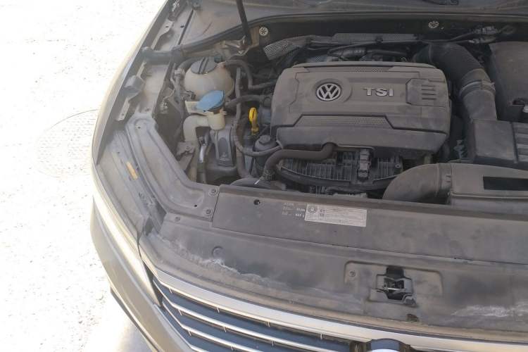 Used Volkswagen Passat 2016 330TSI DSG Luxury Edition Engine Bay Right