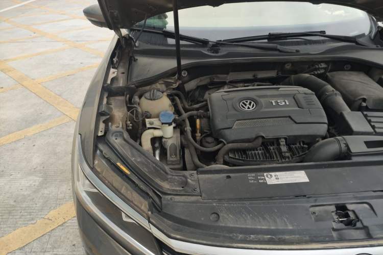 Used Volkswagen Passat 2016 330TSI DSG Luxury Edition Engine Bay Right