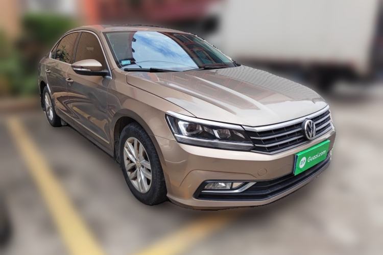 Used Volkswagen Passat 2016 330TSI DSG Luxury Edition Front Right 45 Deg