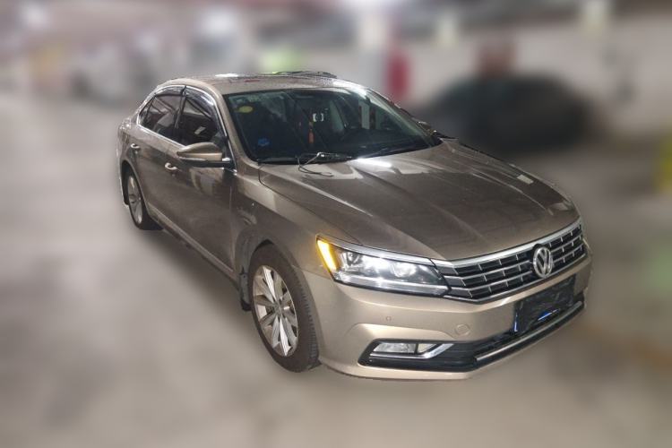 Used Volkswagen Passat 2016 330TSI DSG Luxury Edition Front Right 45 Deg