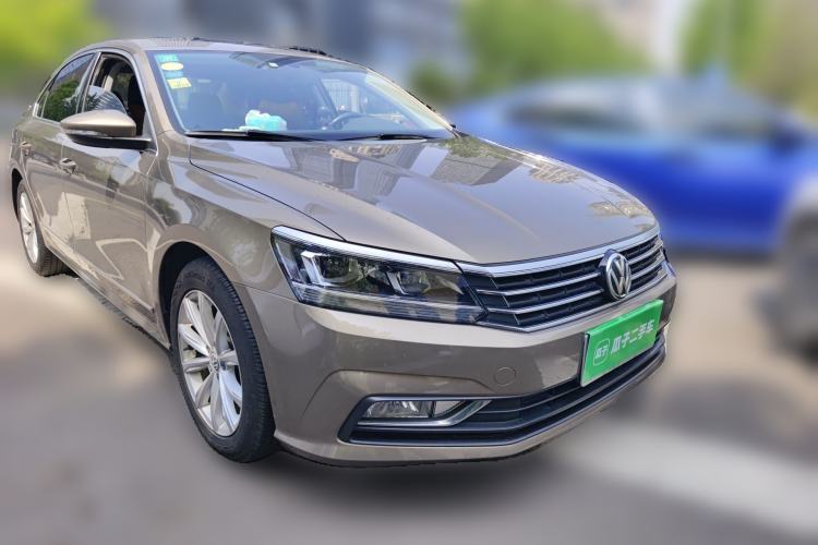 Used Volkswagen Passat 2016 330TSI DSG Luxury Edition Front Right 45 Deg