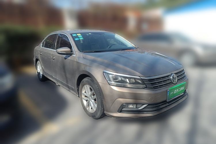 Used Volkswagen Passat 2016 330TSI DSG Luxury Edition Front Right 45 Deg